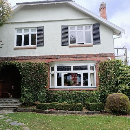 100 Year Old English Character House Hotel ทิมารู ภายนอก รูปภาพ