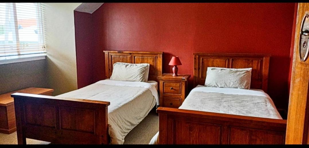 100 Year Old English Character House Hotel ทิมารู ภายนอก รูปภาพ