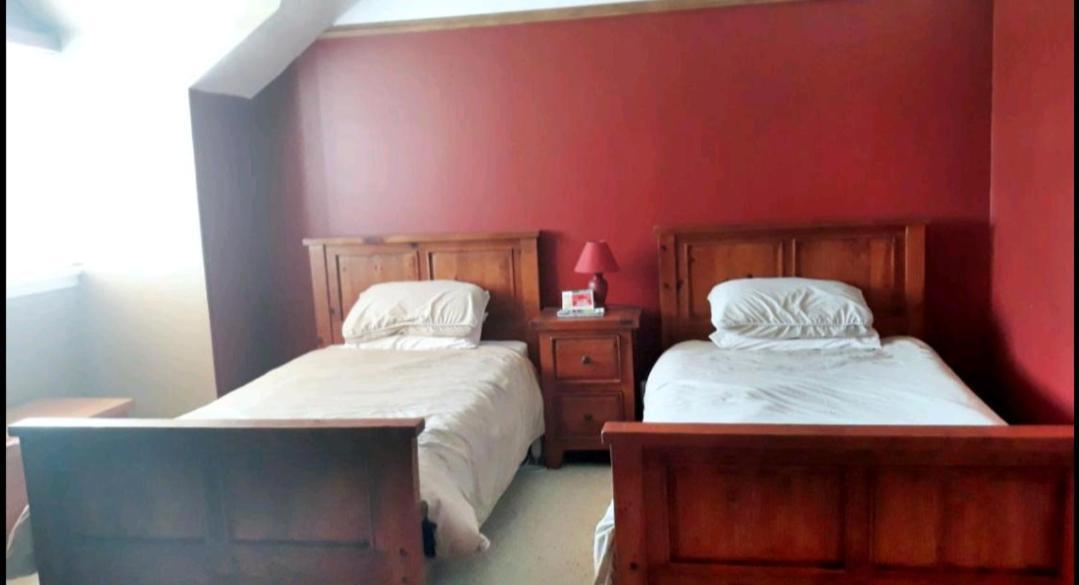 100 Year Old English Character House Hotel ทิมารู ห้อง รูปภาพ