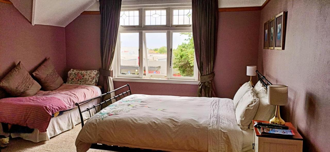100 Year Old English Character House Hotel ทิมารู ภายนอก รูปภาพ