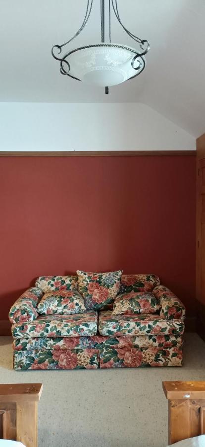 100 Year Old English Character House Hotel ทิมารู ภายนอก รูปภาพ