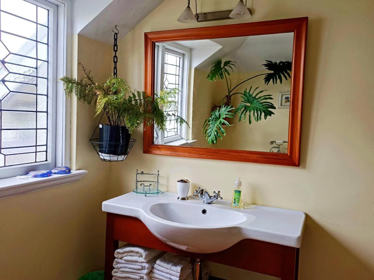 100 Year Old English Character House Hotel ทิมารู ภายนอก รูปภาพ